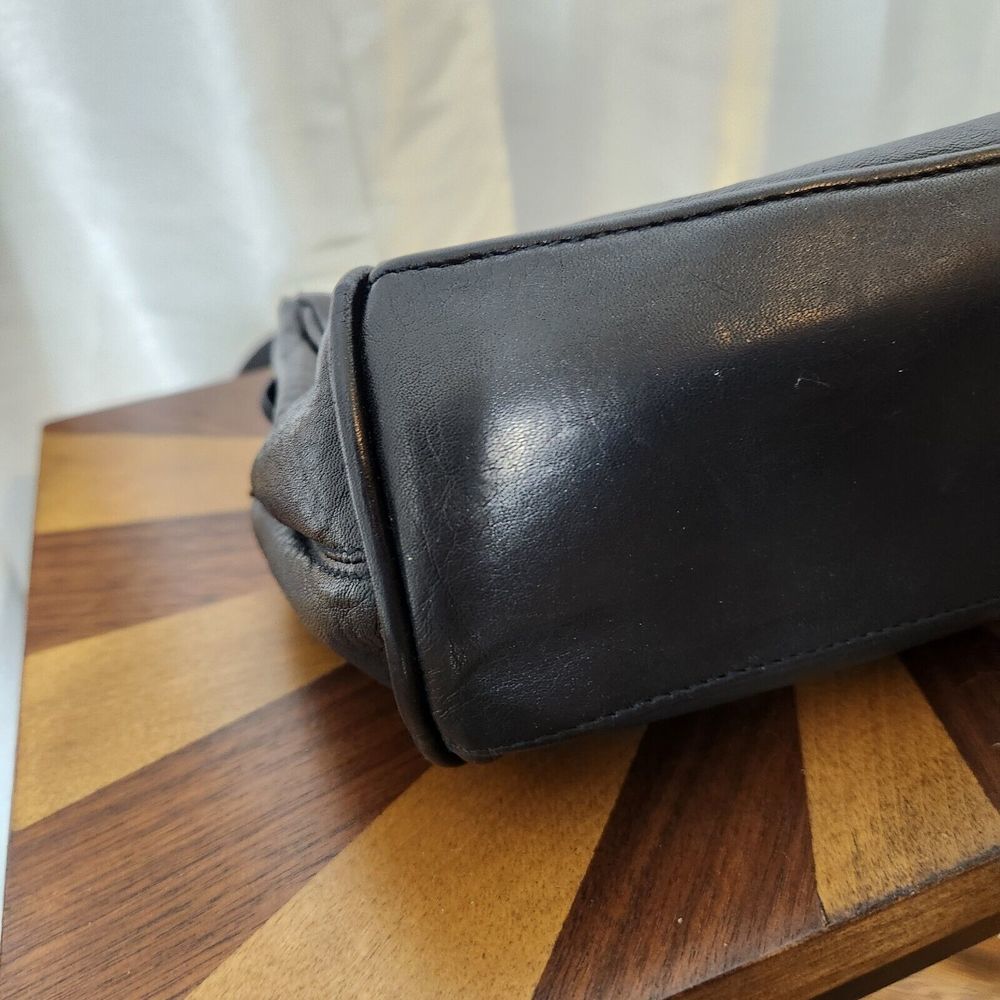 Vintage Tignanello Black Leather Purse Tassle Shoulder Strap Gold Hardware - Picture 10 of 13